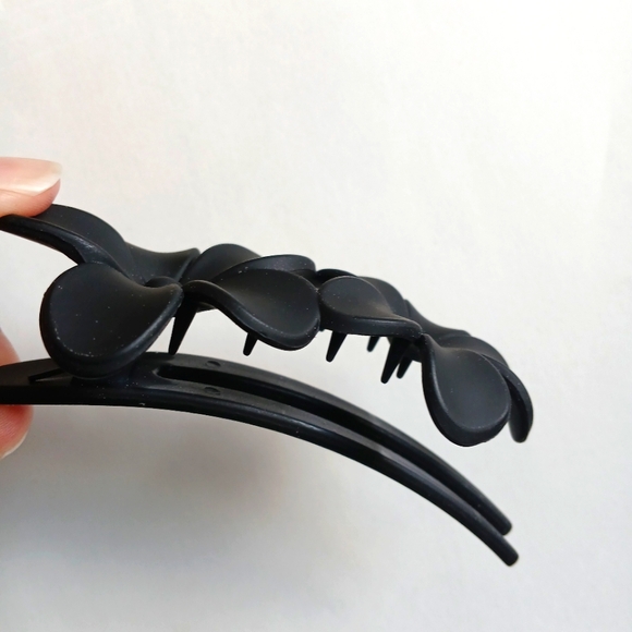 NEW Floral Hair Accessory - Picture 3 of 3